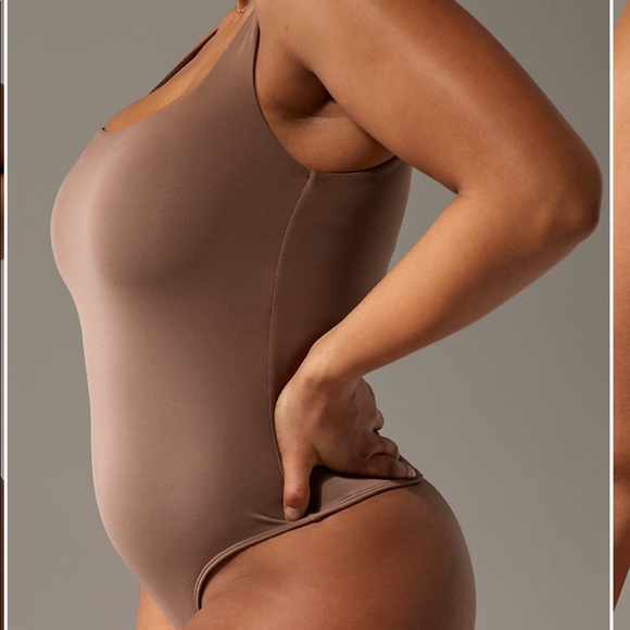 Babaton Square Neck Body Suit - Picture 1 of 5